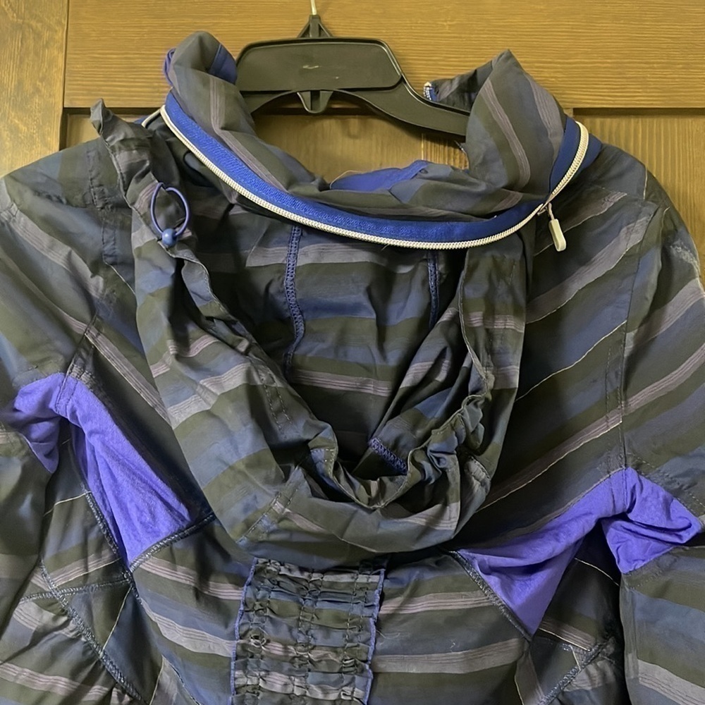 Lululemon Athletica Y2K Hustle Zip Up Hooded Jacket Size 2 - Picture 8 of 8